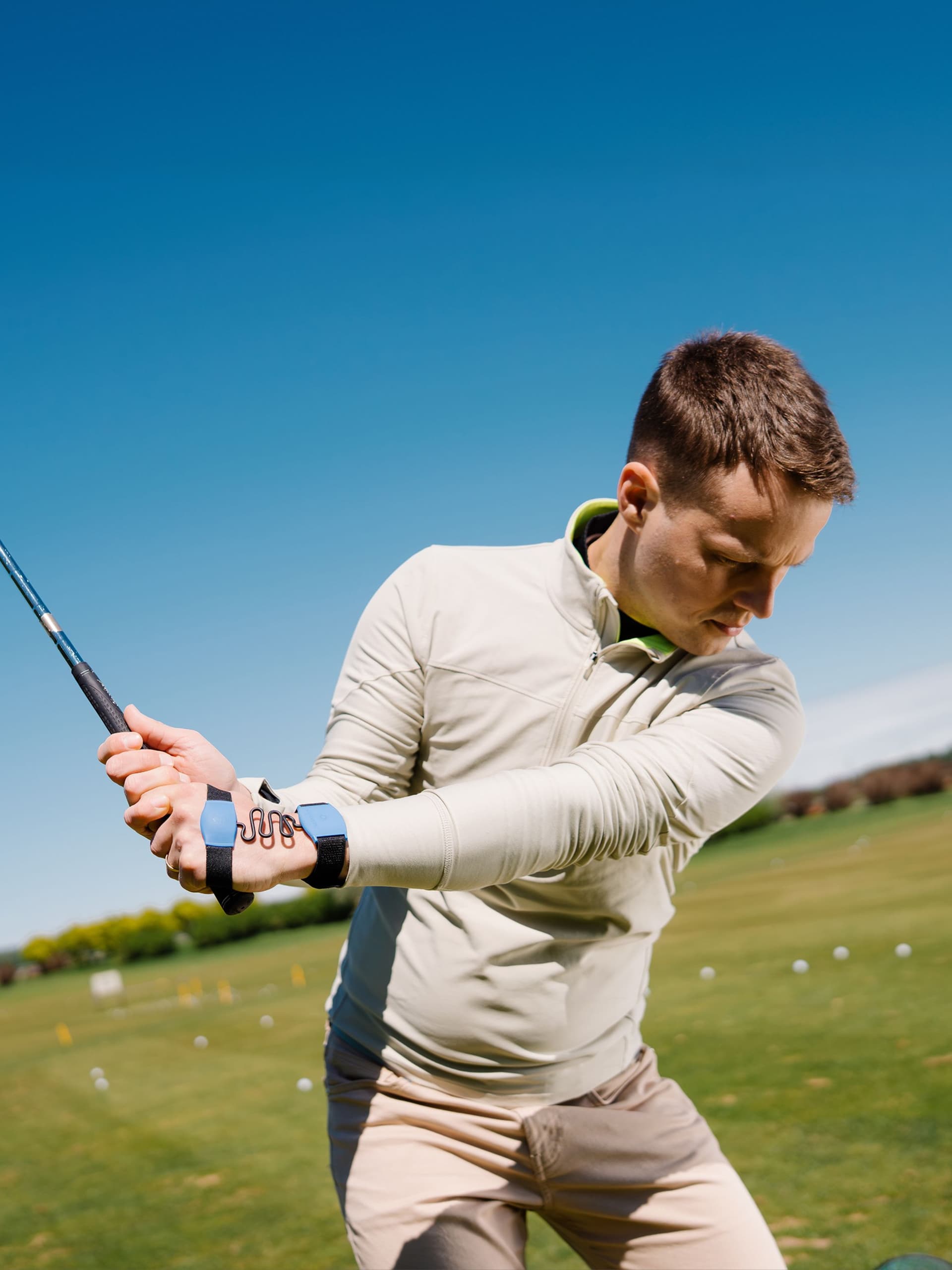 The sensor stays securely in place, no matter how fast or aggressive your swing is.