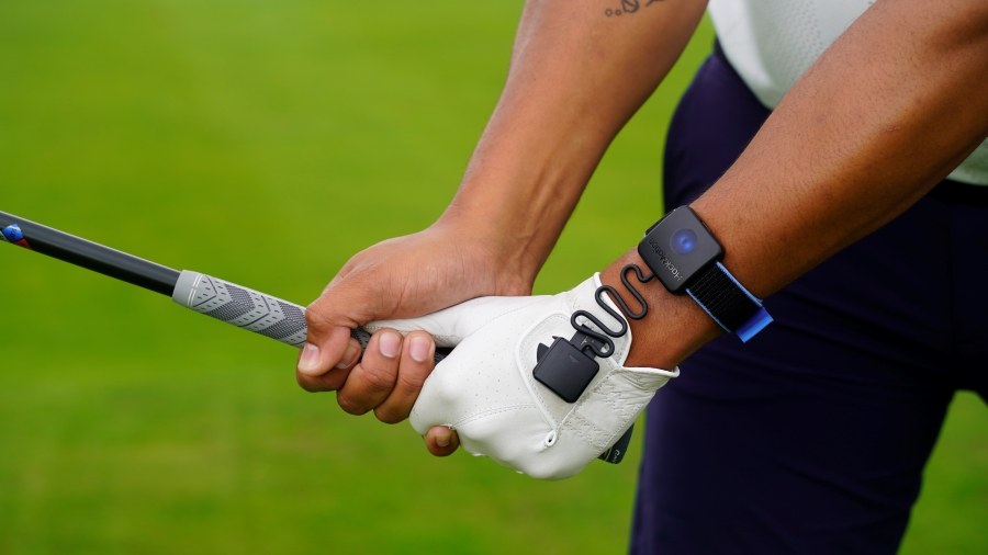 HackMotion wrist sensor used by golfer in range