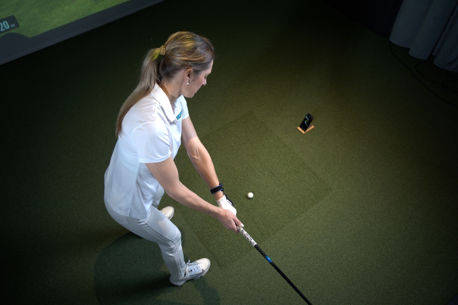 female golfer training indoor with HackMotion