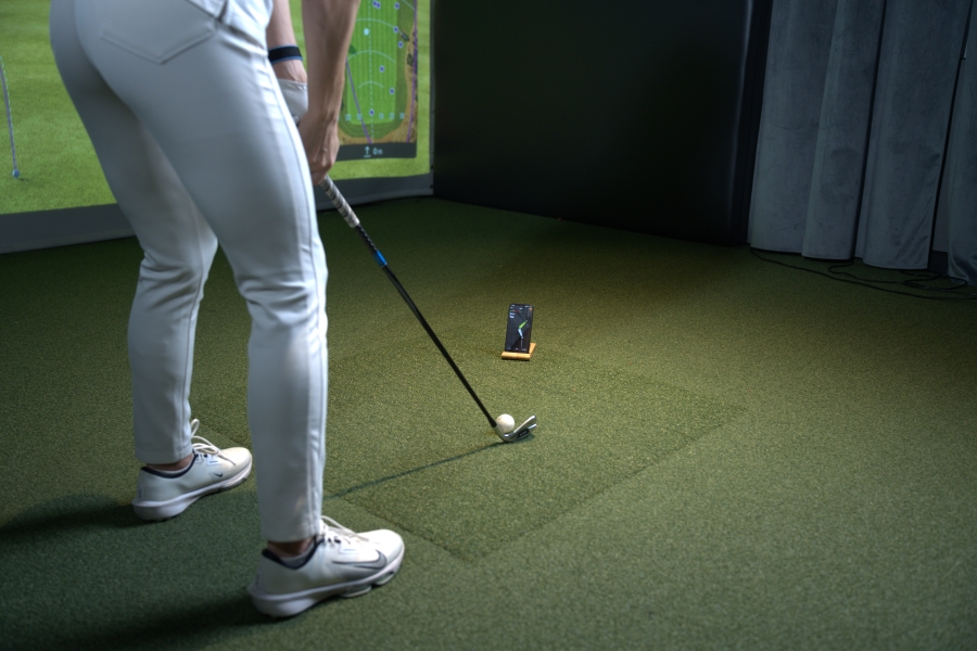 female golfer using golf simulator and HackMotion