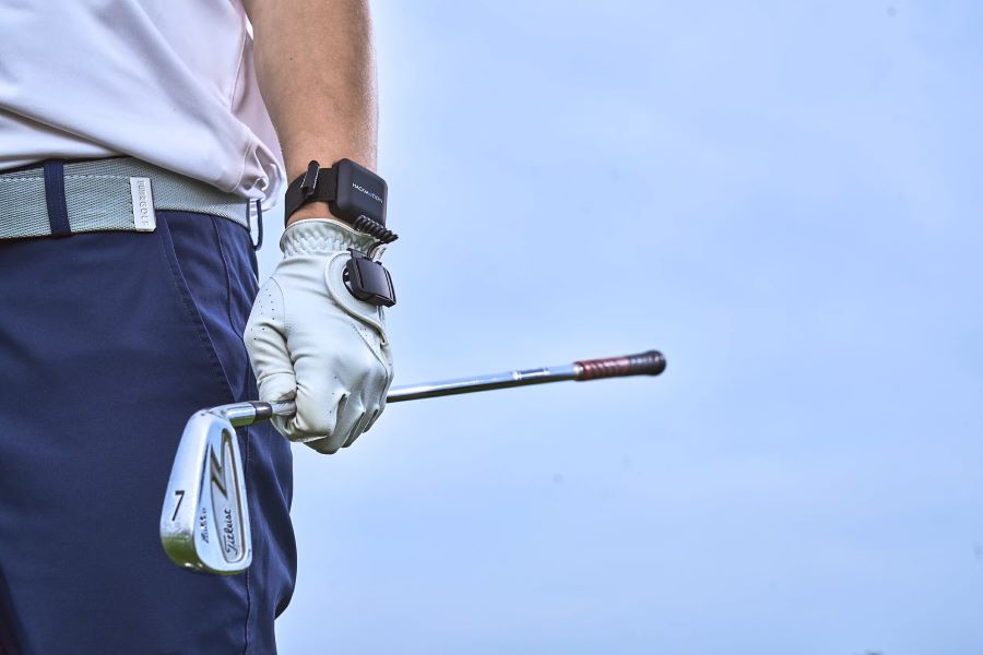 How to Hold a Golf Club and Grip It Like an Athlete